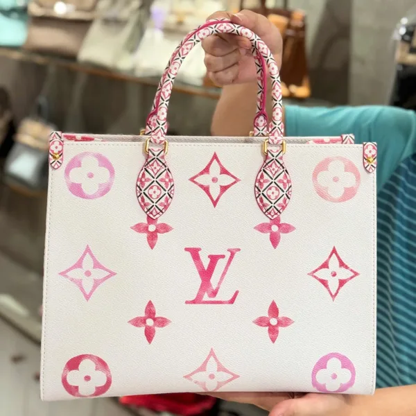 Louis Vuitton Onthego Monogram Pattern 35 cm Bag product view 1