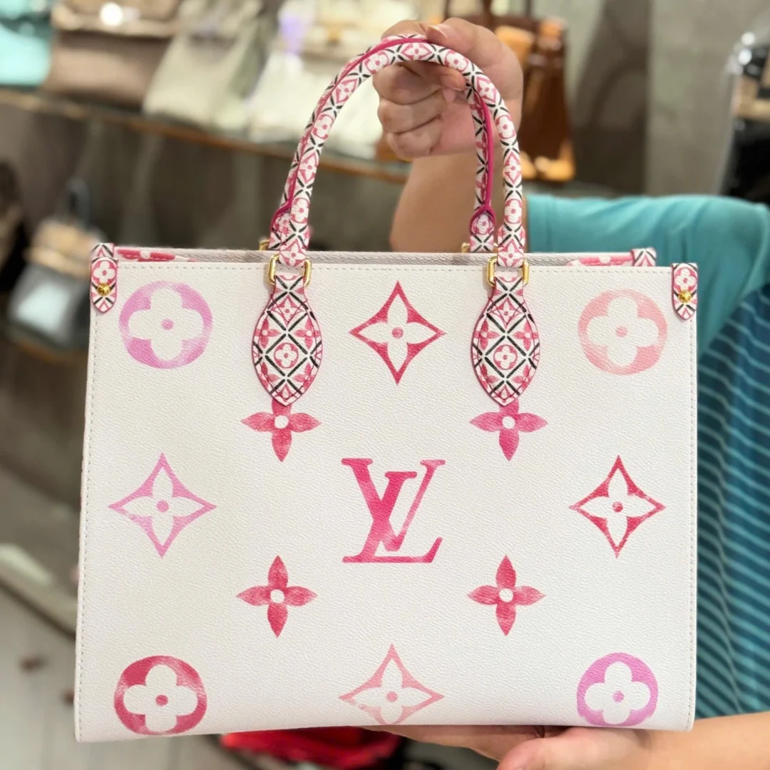 Louis Vuitton Onthego Monogram Pattern 35 cm Bag product view 1