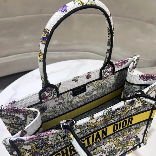 Dior Medium Dior Book Tote product view 2