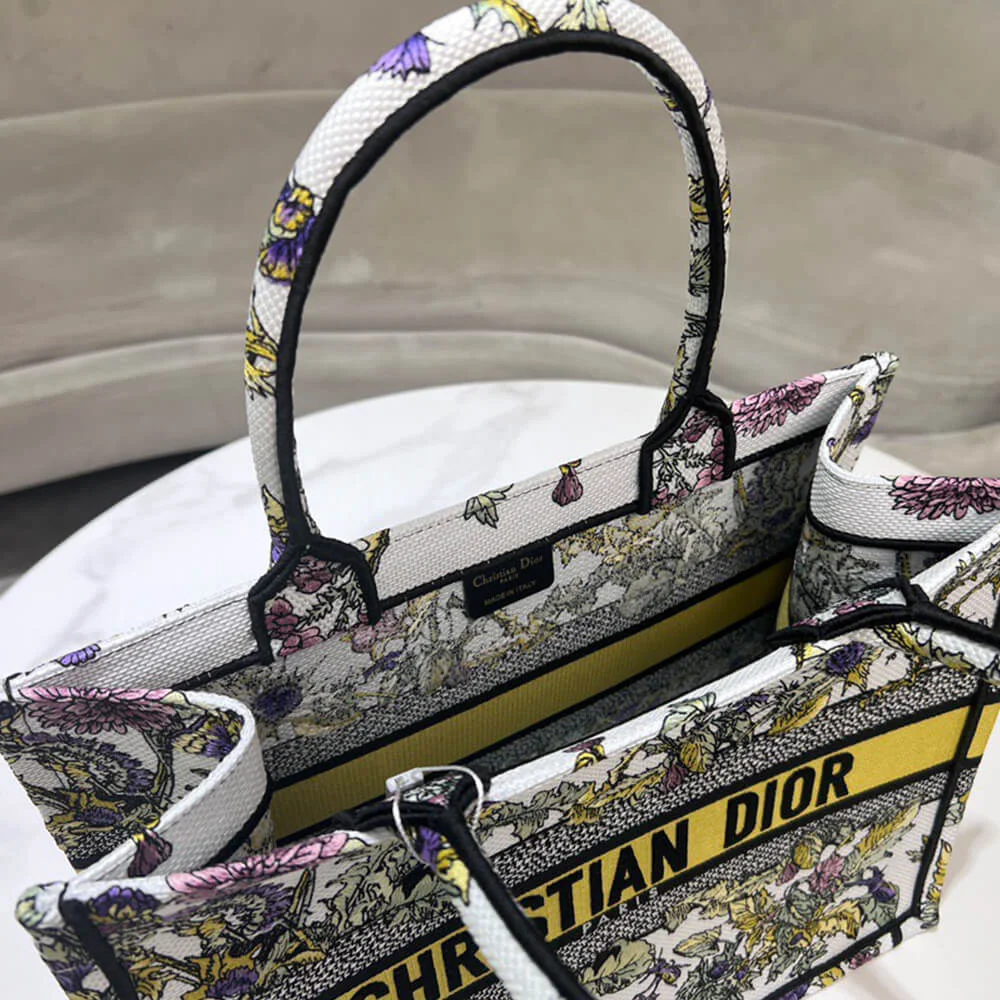 Dior Medium Dior Book Tote product view 2