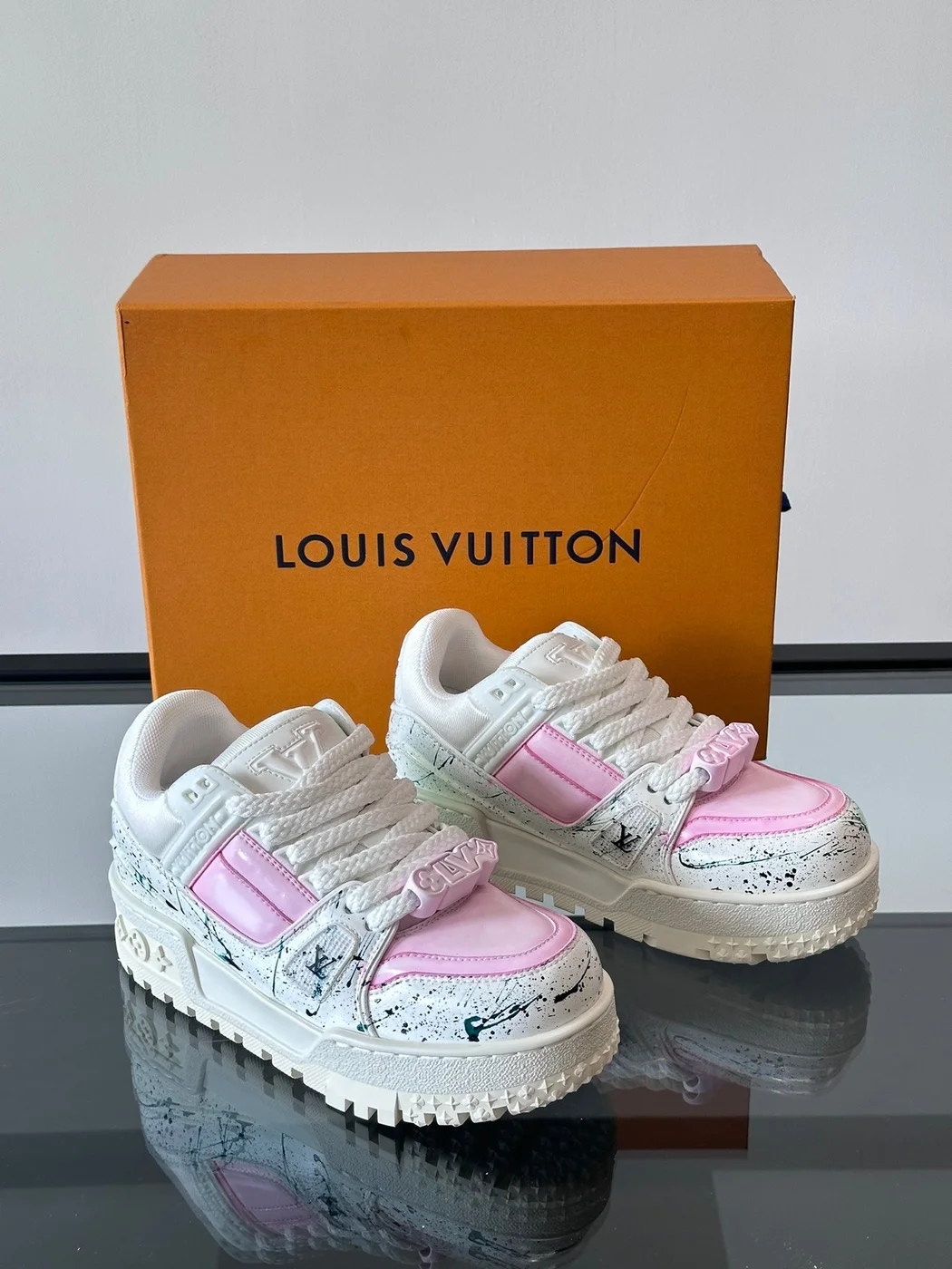 Louis Vuitton Men White Pink Leather Sneakers product view 5