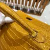 Hermès Kelly bag 25 Sellier Jaune ambre Alligator Crocodile skin Gold hardware product view 9