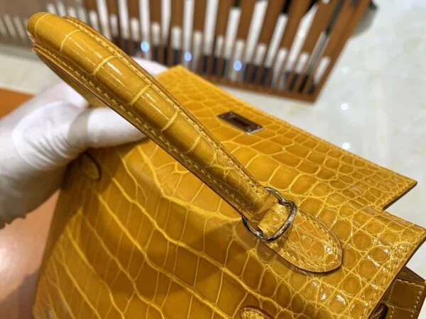 Hermès Kelly bag 25 Sellier Jaune ambre Alligator Crocodile skin Gold hardware product view 9