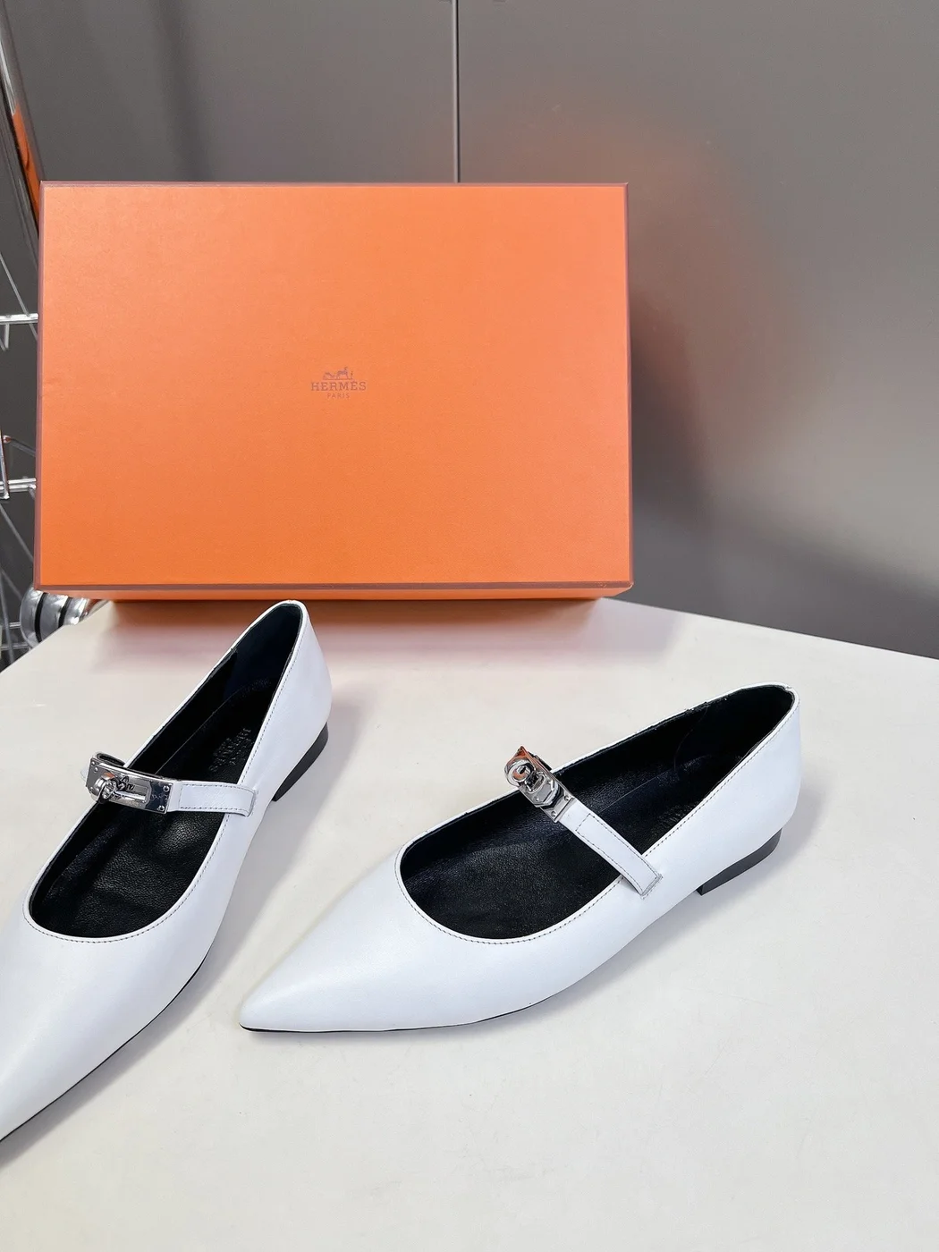 Hermès Women White Leather Pointed Mary Jane Flats product view 4
