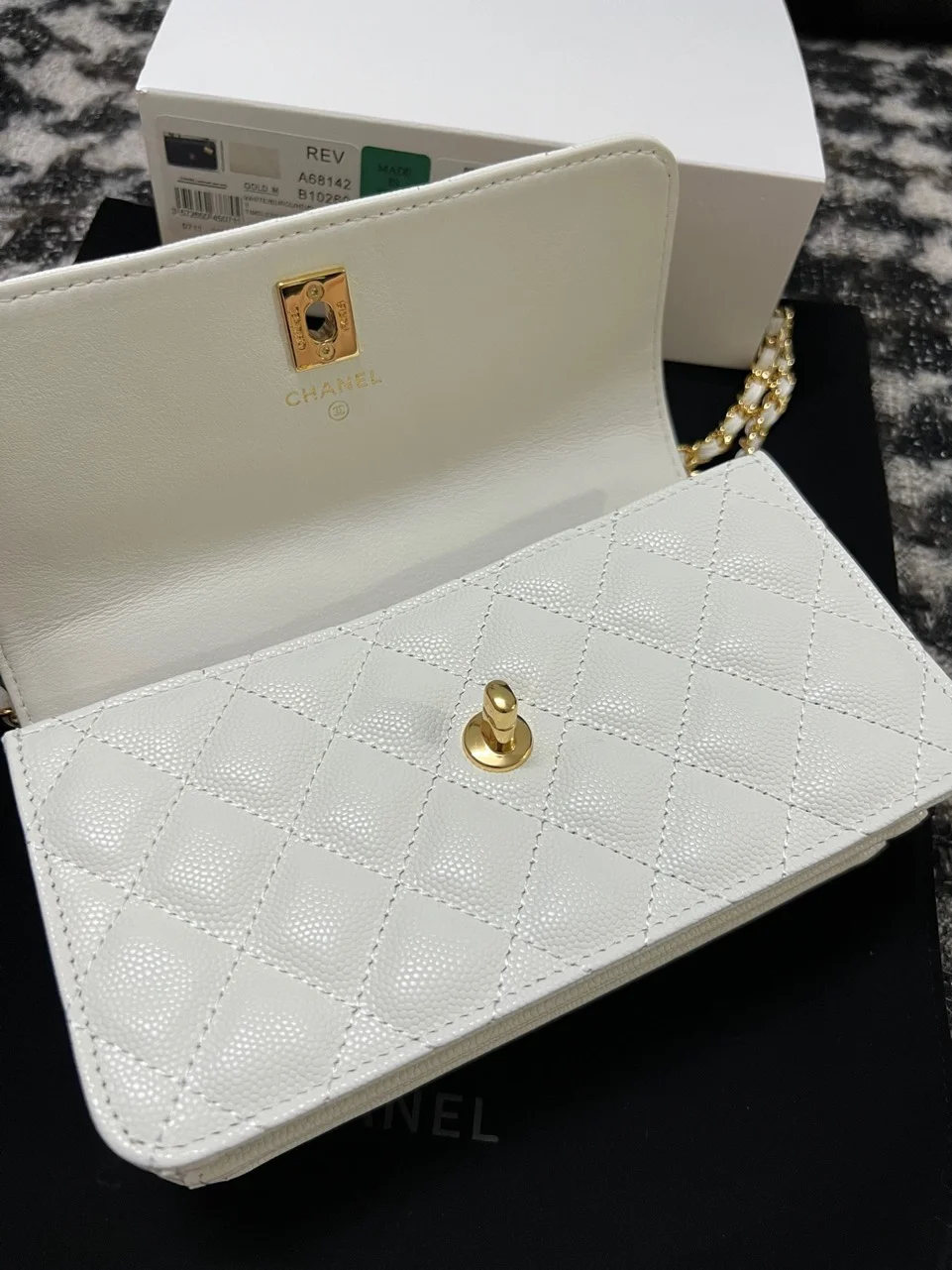 Chanel Woc Charm Handbags White Lizard Skin With Lock Pattern Bag 20 cm product view 2