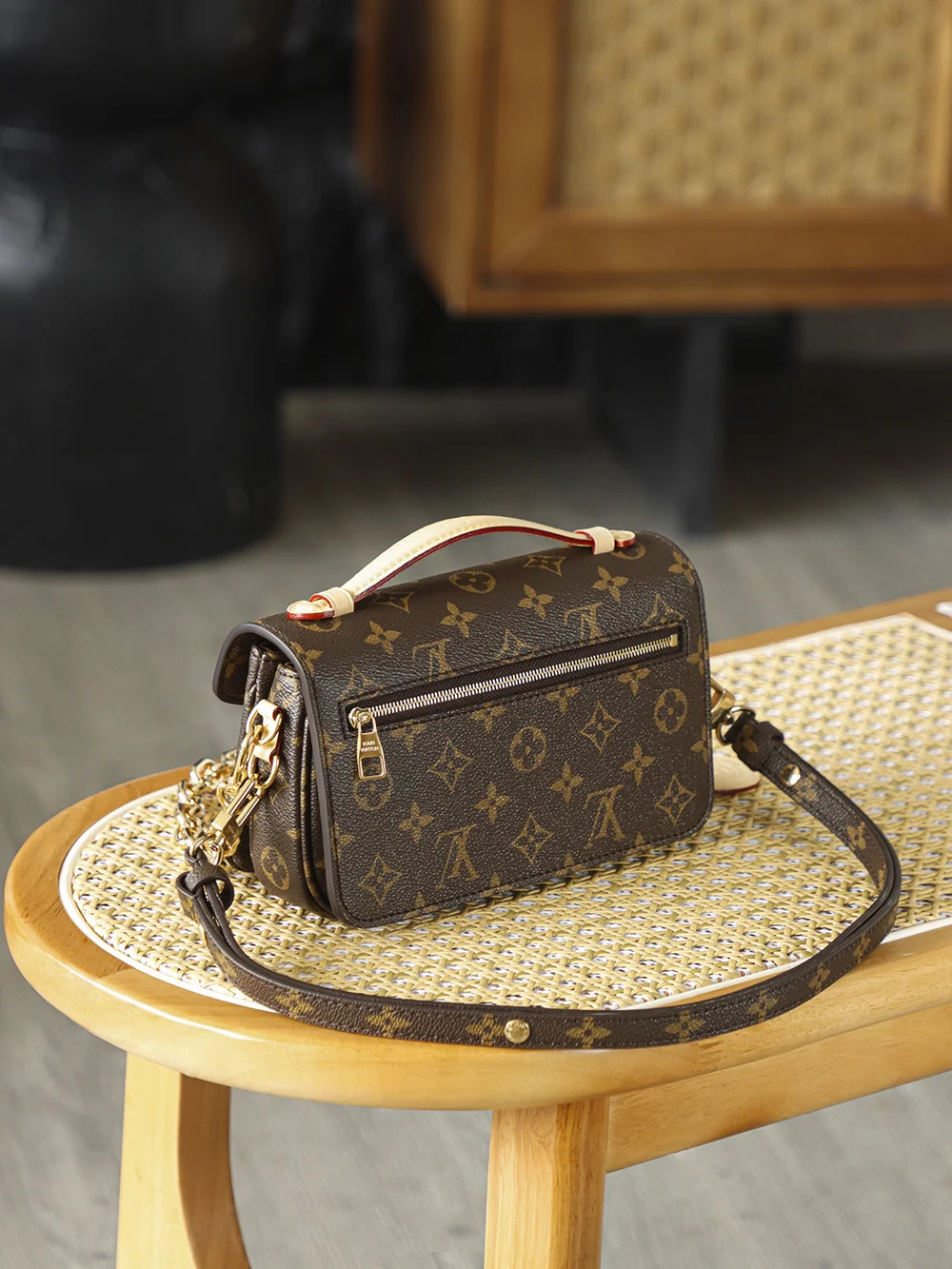 Louis Vuitton Pochette Métis East West bag product view 3