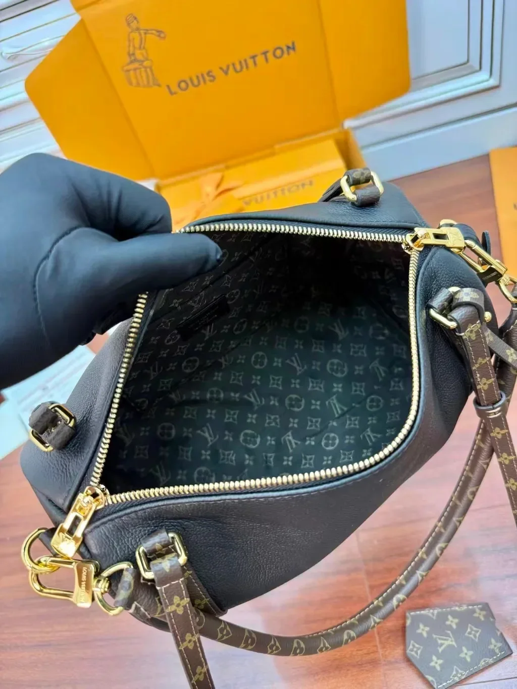 Louis Vuitton express PM Black Bag product view 3