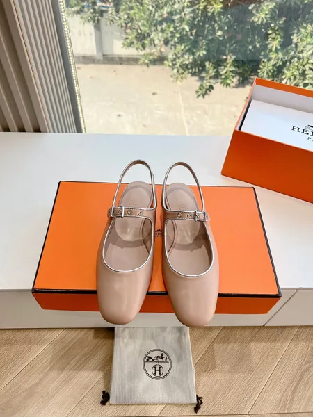 Hermès Women Beige Leather Mary Jane Flats product view 1