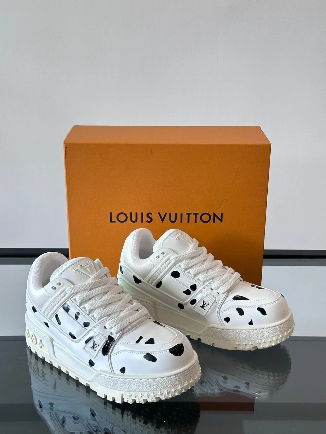 Louis Vuitton Men White Leather Black Spot Sneakers product view 5