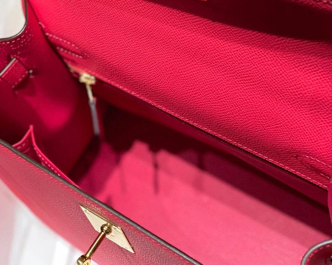 Hermès Kelly 28 cm In Rose Tyrien Swift Calfskin Gold Hardware Bag product view 7