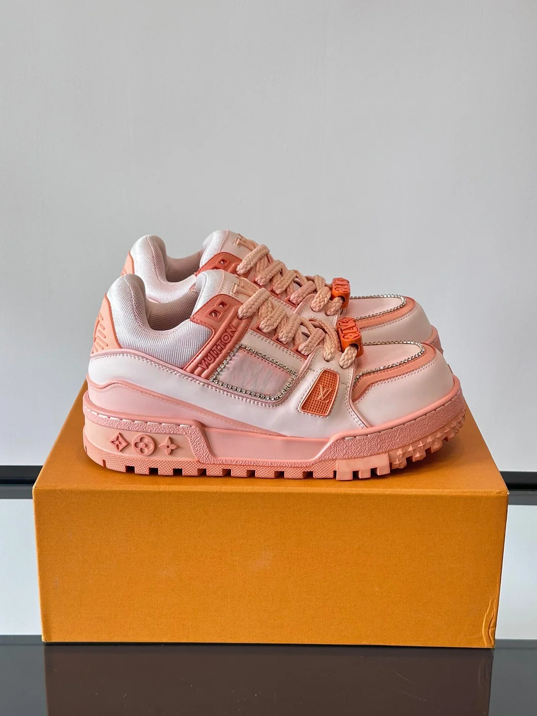Louis Vuitton Men Pink Leather And Mesh Sneakers product view 1