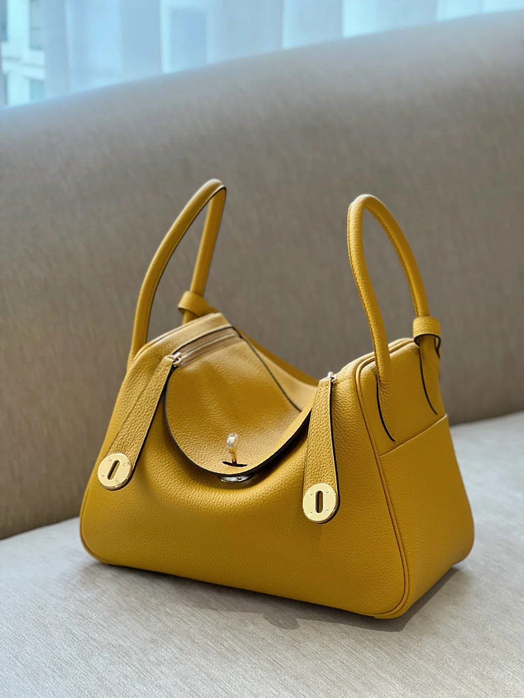 Hermès Lindy 26 Yellow Gold Hardware Bag product view 2