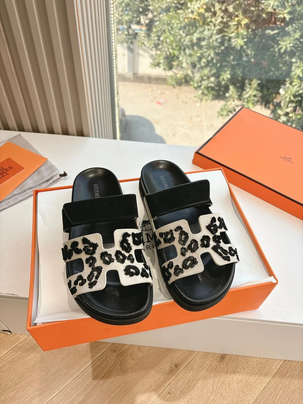 Hermès Women Black Suede And Leopard Print Sandals product view 5