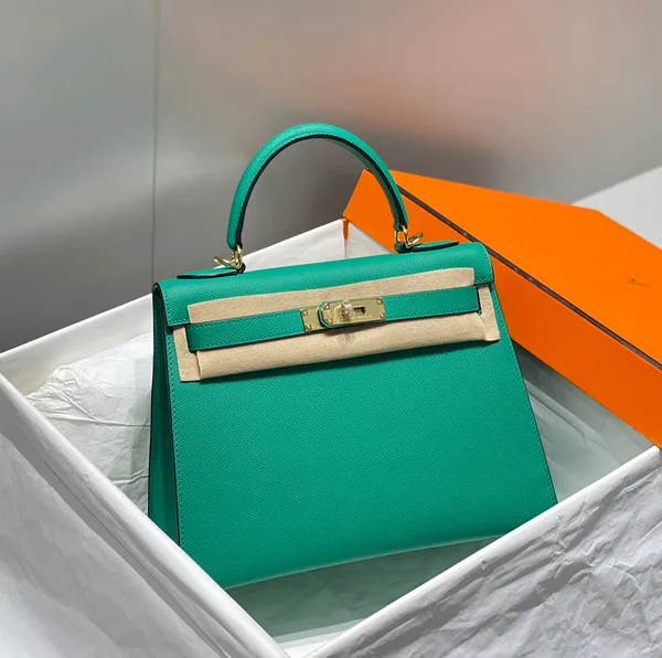 Hermès Kelly 28 cm In Vert Vertigo Epsom Calfskin Gold Hardware Bag product view 1