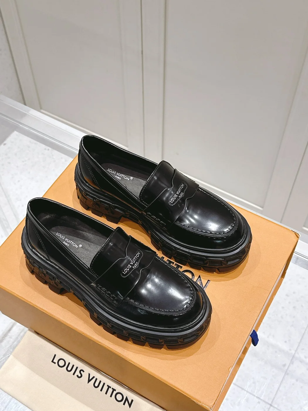 Louis Vuitton Women Black Leather Loafers — Fringe Detail product view 3