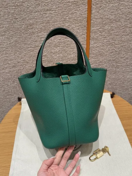 Hermès Togo leather green with gold hardware 18 cm Bag product view 3