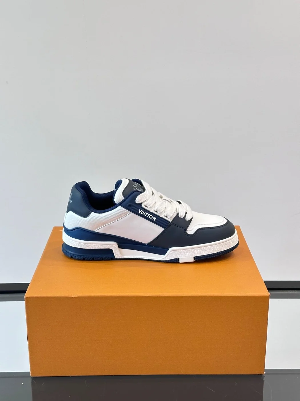 Louis Vuitton Men White And Navy Leather Sneakers product view 6