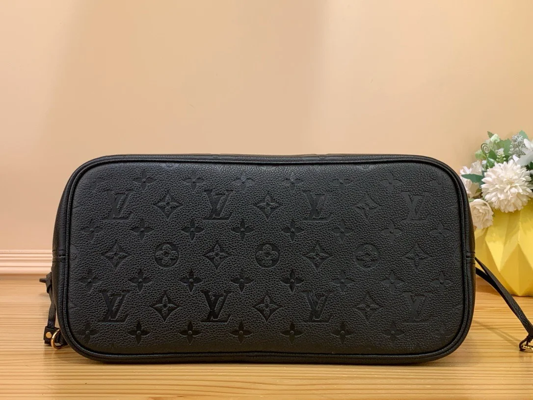 Louis Vuitton Never Full Black Handbags 32x29x17cm product view 2