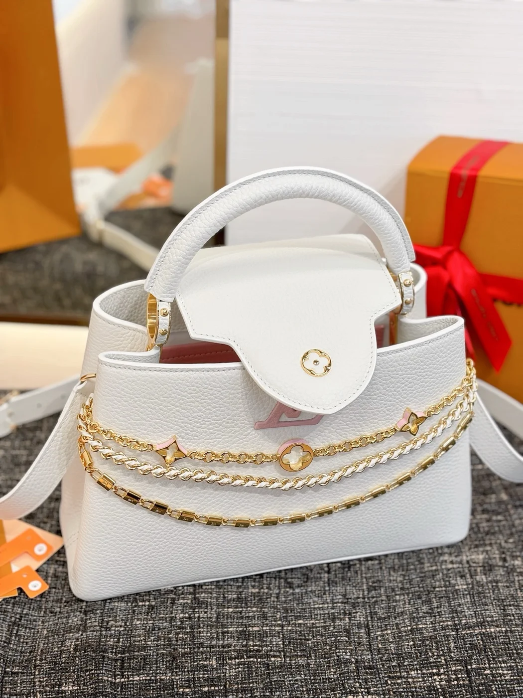 Louis Vuitton Capucines BB handbag in white Taurillon leather product view 6