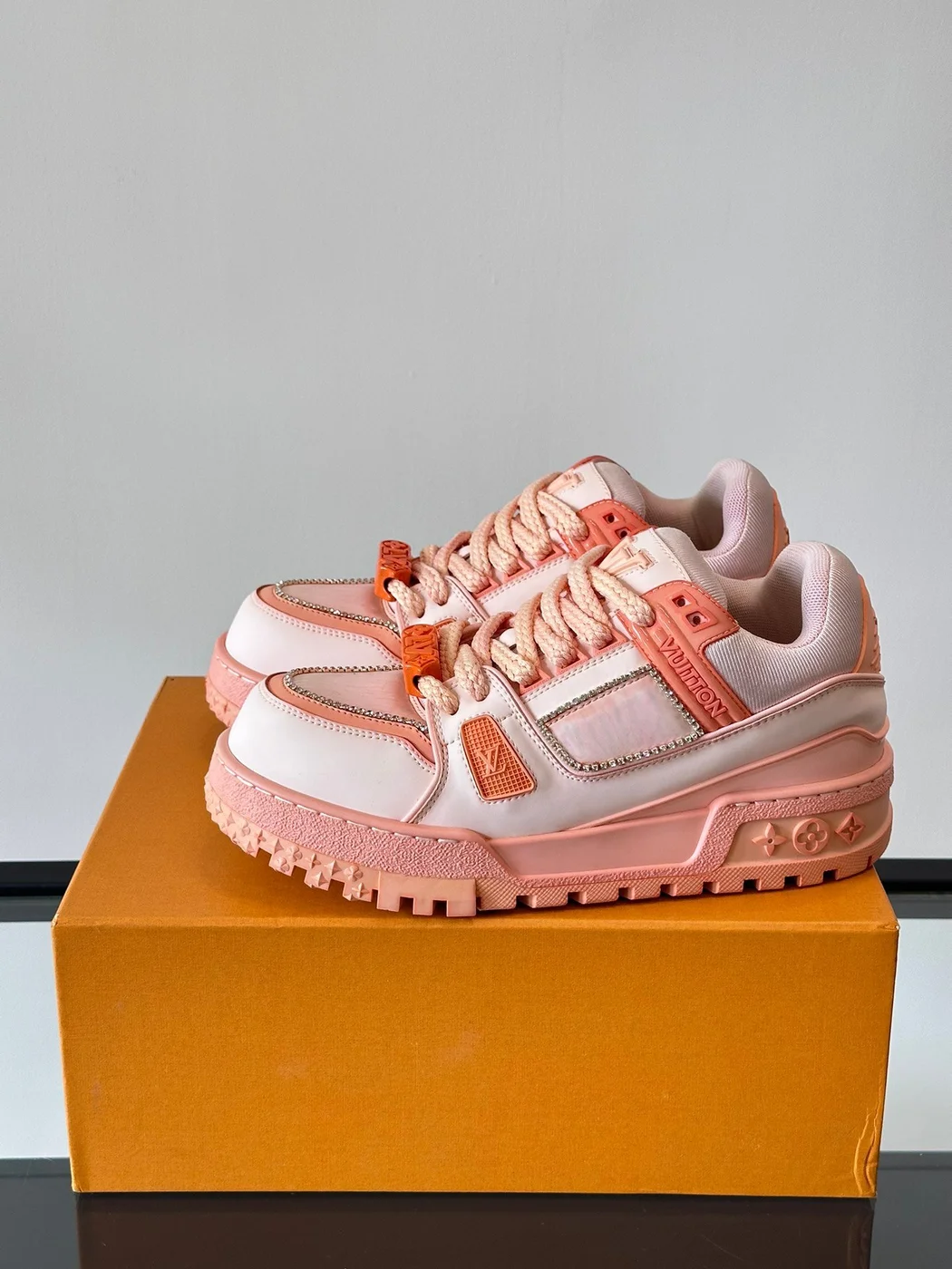 Louis Vuitton Men Pink Leather And Mesh Sneakers product view 3