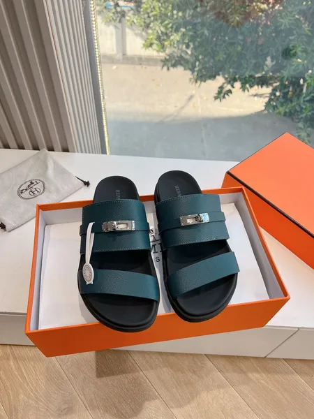 Hermès Women Green Leather Strappy Sandals product view 1