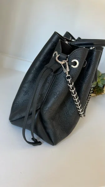 Louis Vuitton bella mahina tote black product view 5
