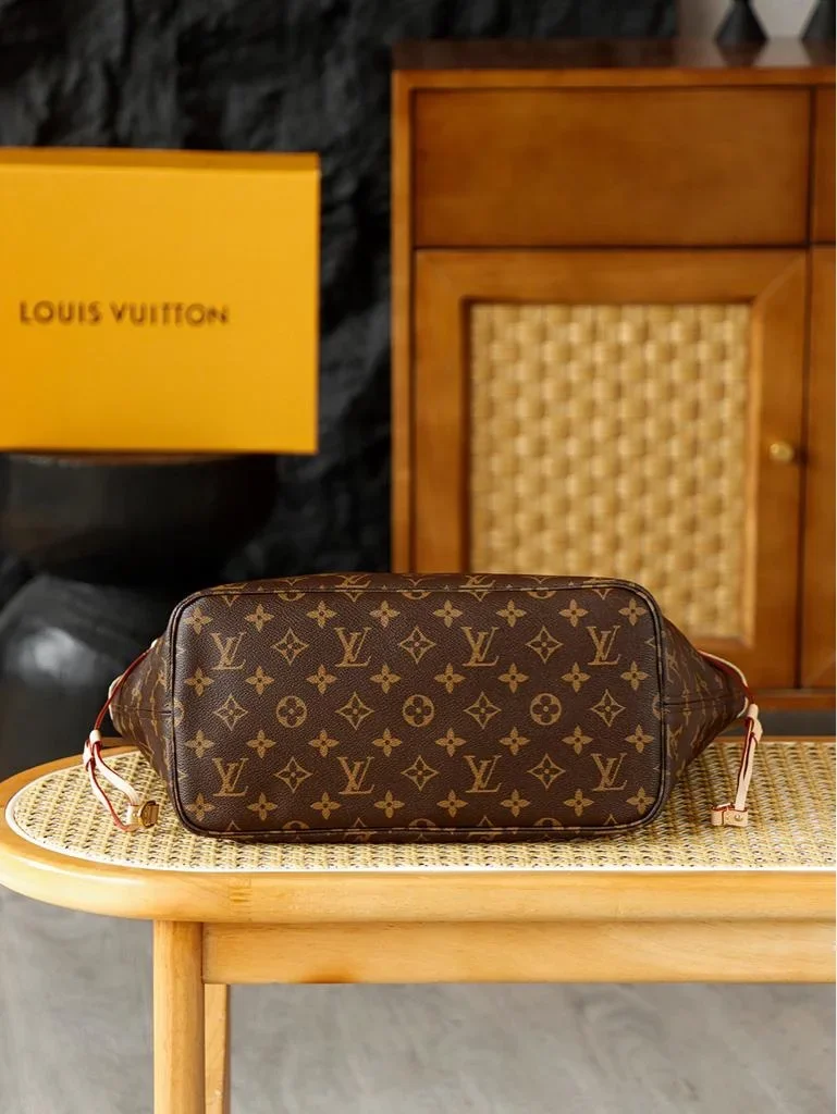 Louis Vuitton Neverfull tote product view 2