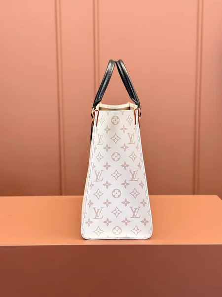 Louis Vuitton Monogram Dune Giant OnTheGo MM tote bag product view 6