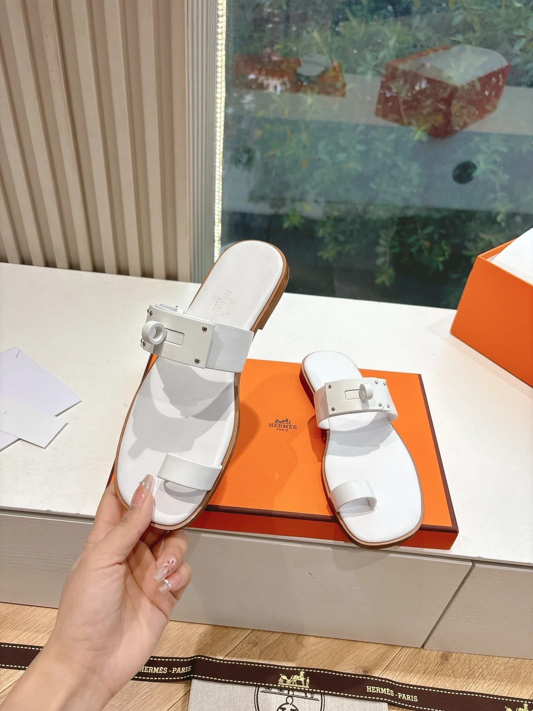 Hermès Women White Leather Flat Sandals product view 6