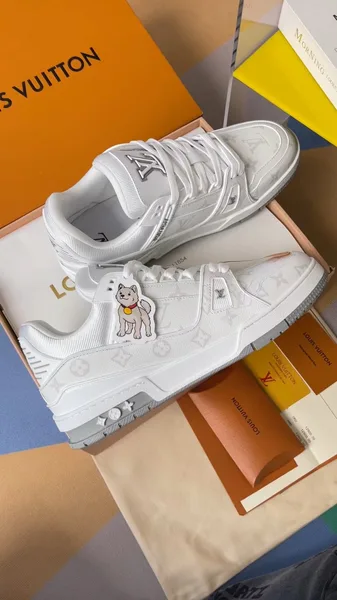 Louis Vuitton Iconic  Trainer product view 1