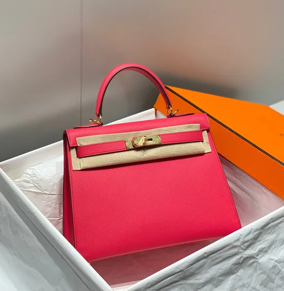 Hermès Kelly 28 cm In Rose Tyrien Swift Calfskin Gold Hardware Bag product view 2