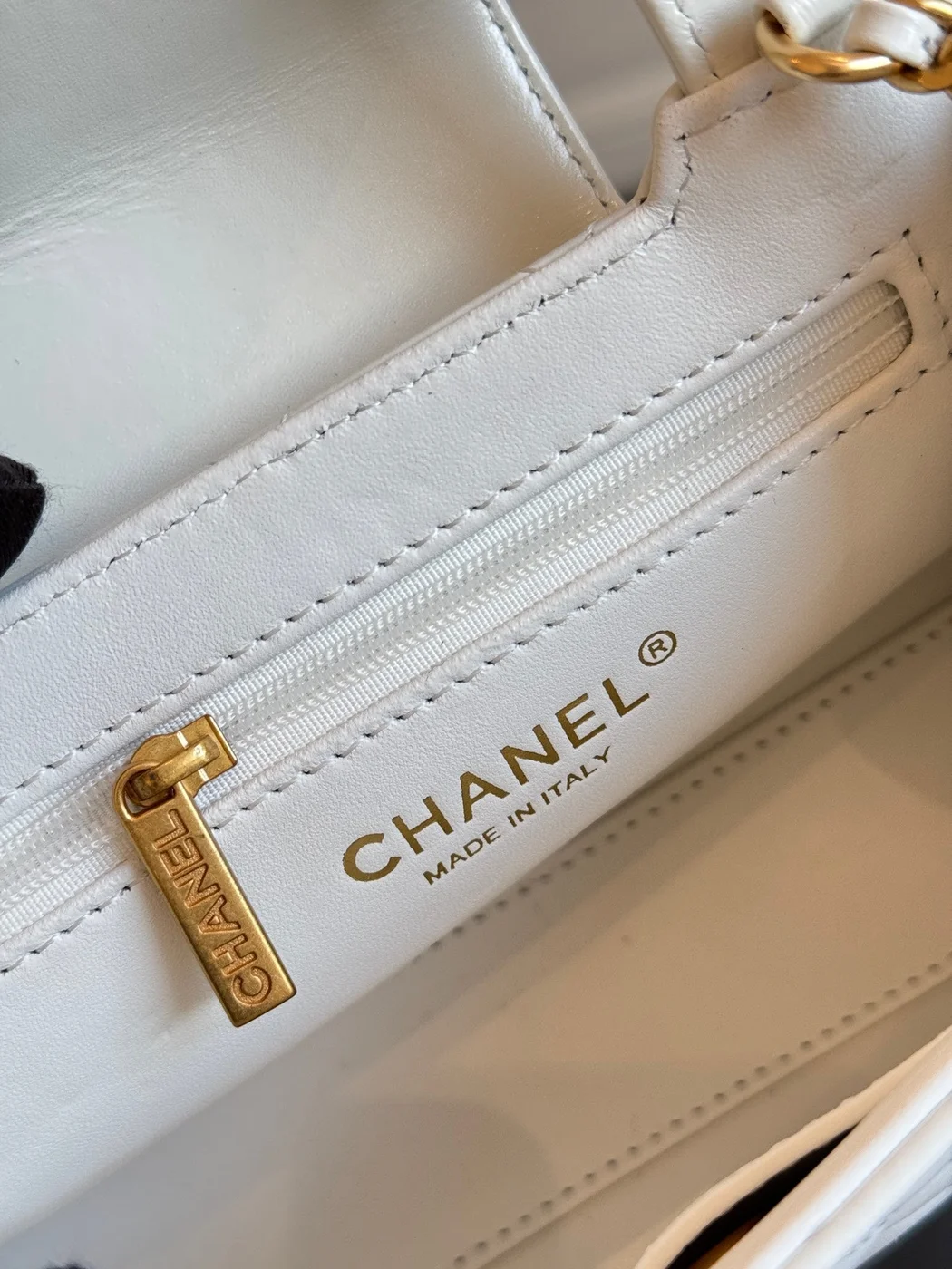 Chanel Kelly Bag 19 In White Calfskin Gold Hardware product view 4