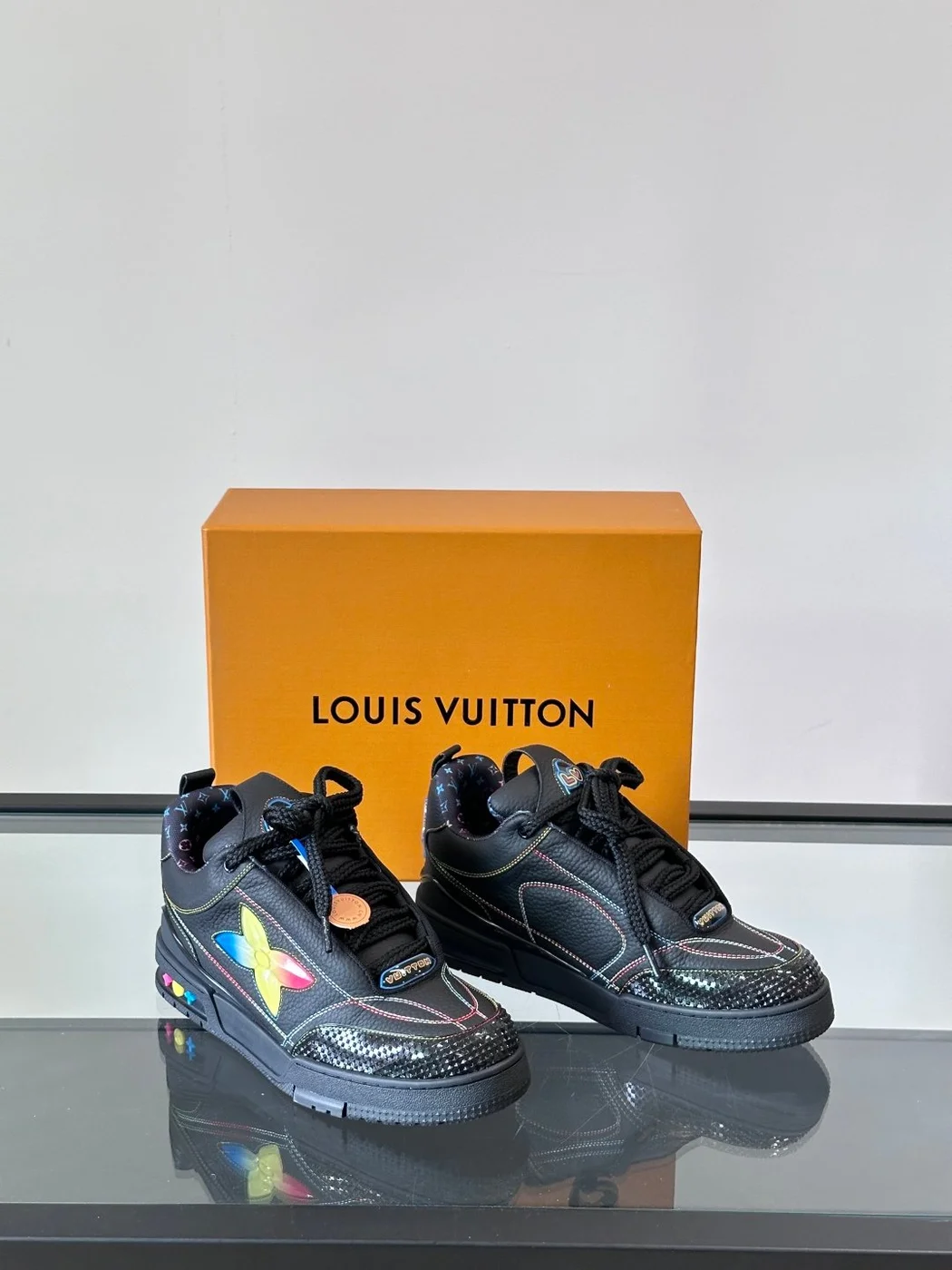 Louis Vuitton Men Black Leather Colorful Accent Sneakers product view 4