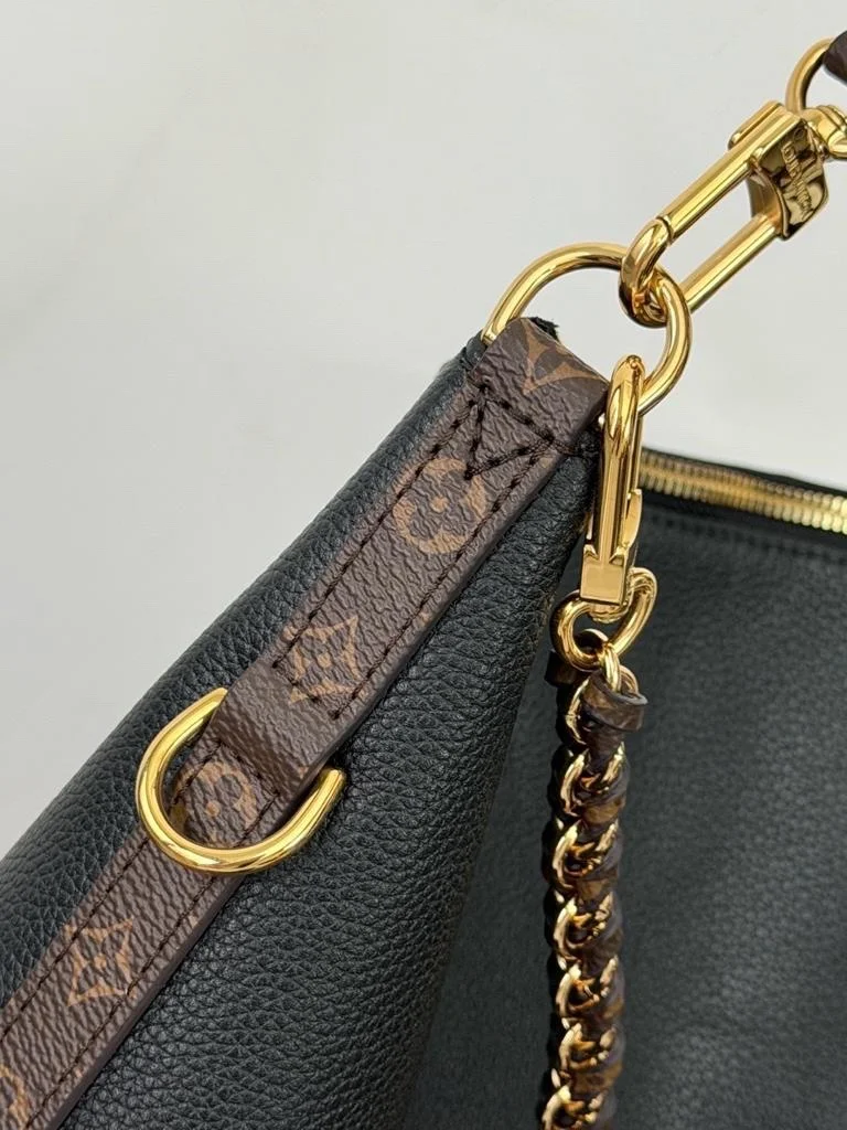 Louis Vuitton Multipass in black Bag product view 6