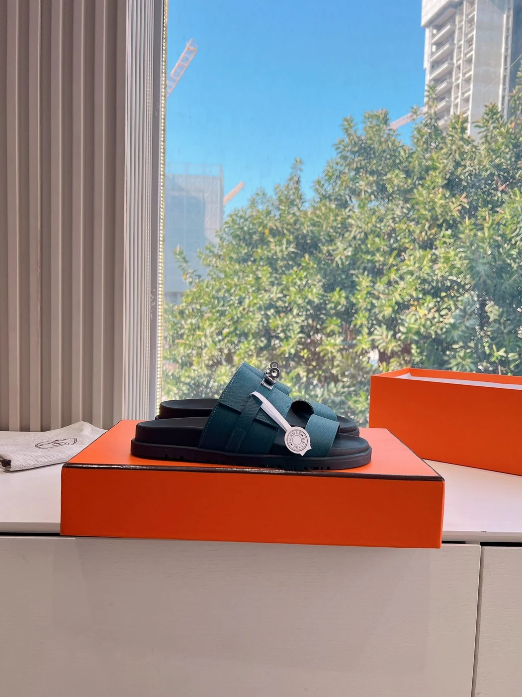 Hermès Women Green Leather Strappy Sandals product view 2