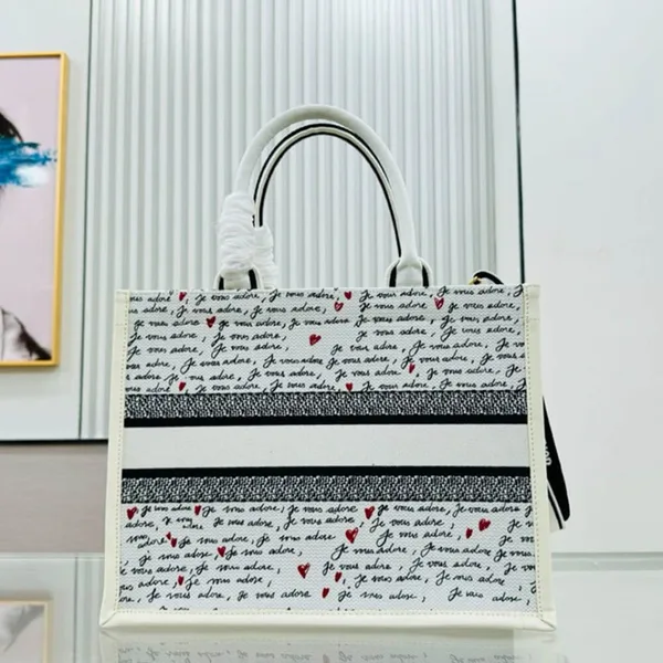 Dior Medium Dior Book Tote product view 3
