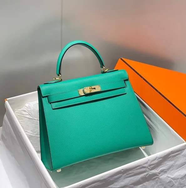 Hermès Kelly 28 cm In Vert Vertigo Epsom Calfskin Gold Hardware Bag product view 2
