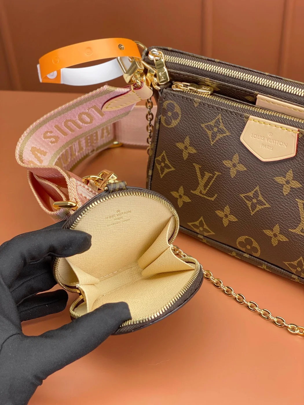 Louis Vuitton Multi Pochette Handle Monogram Handbags 24x16x6cm product view 2