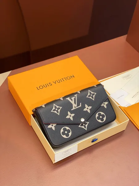 Louis Vuitton Félicie Pochette in black and beige Bicolor Bag product photo