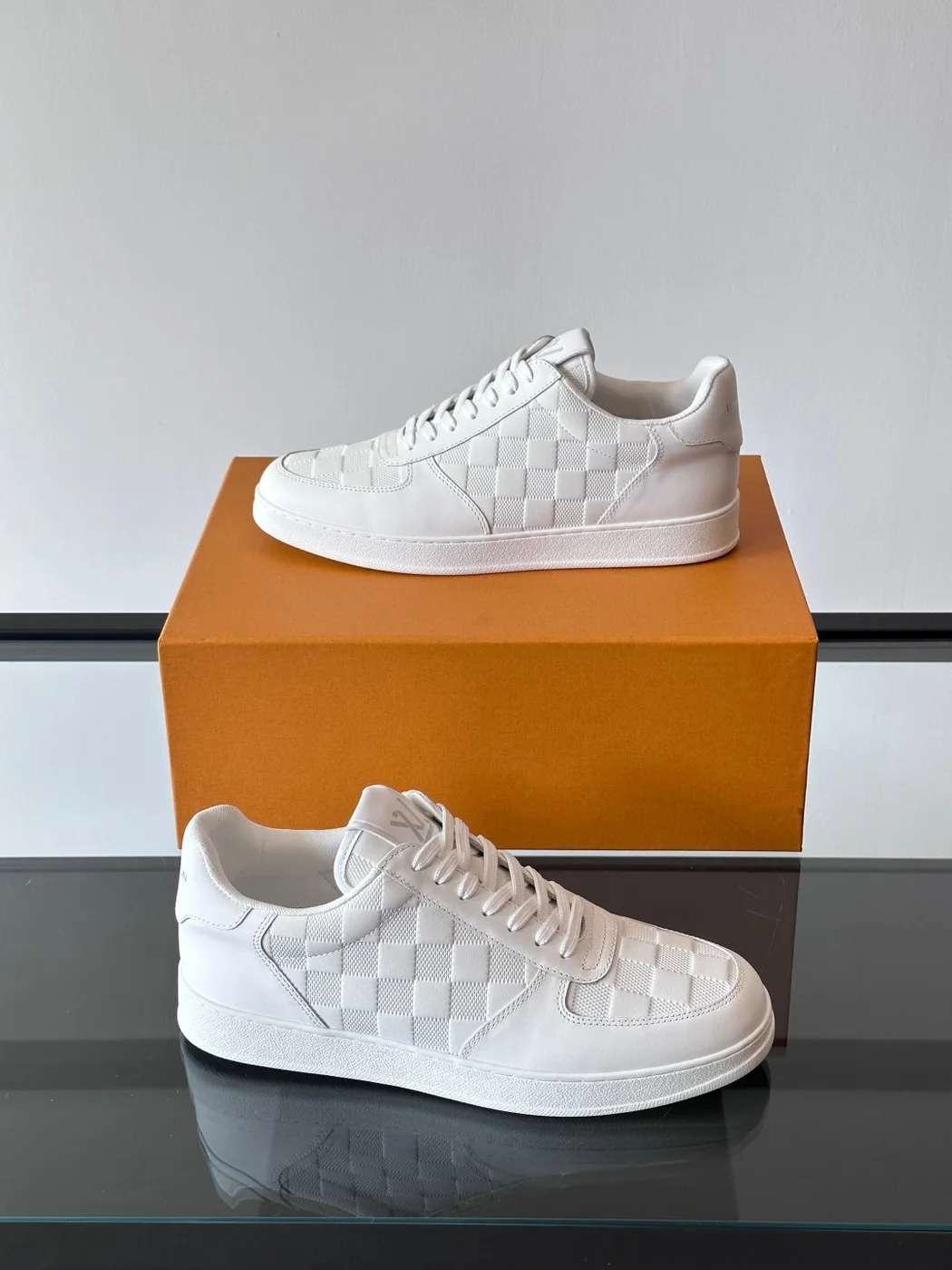 Louis Vuitton Men White Leather Sneakers product view 4
