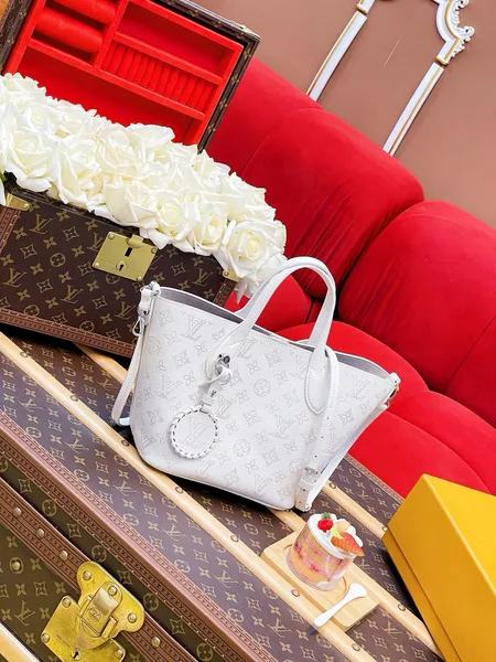 Louis Vuitton Blossom PM Mahina leather 2-way shoulder bag product view 1