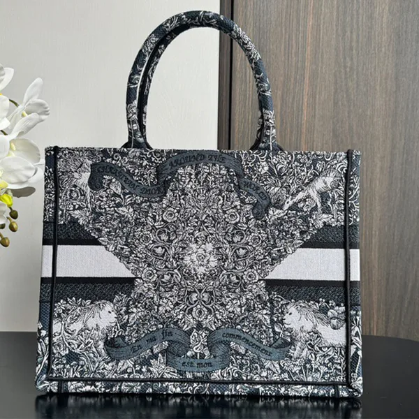 Dior Medium Dior Book Tote product view 3