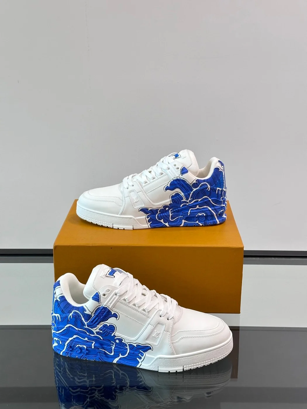 Louis Vuitton Men White Blue Leather Sneakers product view 4