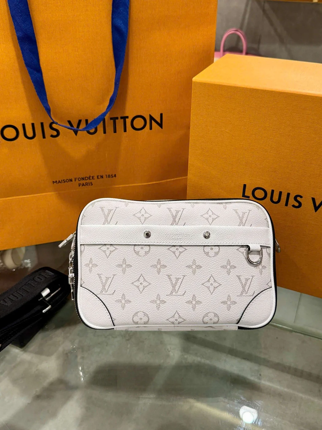 Louis Vuitton Alpha Monogram White Handbag 24x16x8cm product view 7
