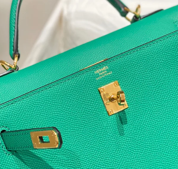 Hermès Kelly 25 cm In Vert Vertigo Epsom Gold Hardware Bag product view 8