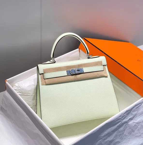 Hermès Kelly 28 cm In Vert Fizz Swift Silver Hardware Bag product view 2