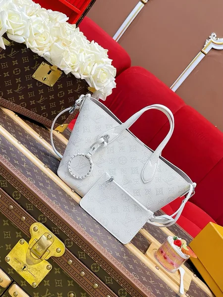 Louis Vuitton Blossom PM Mahina leather 2-way shoulder bag product view 5