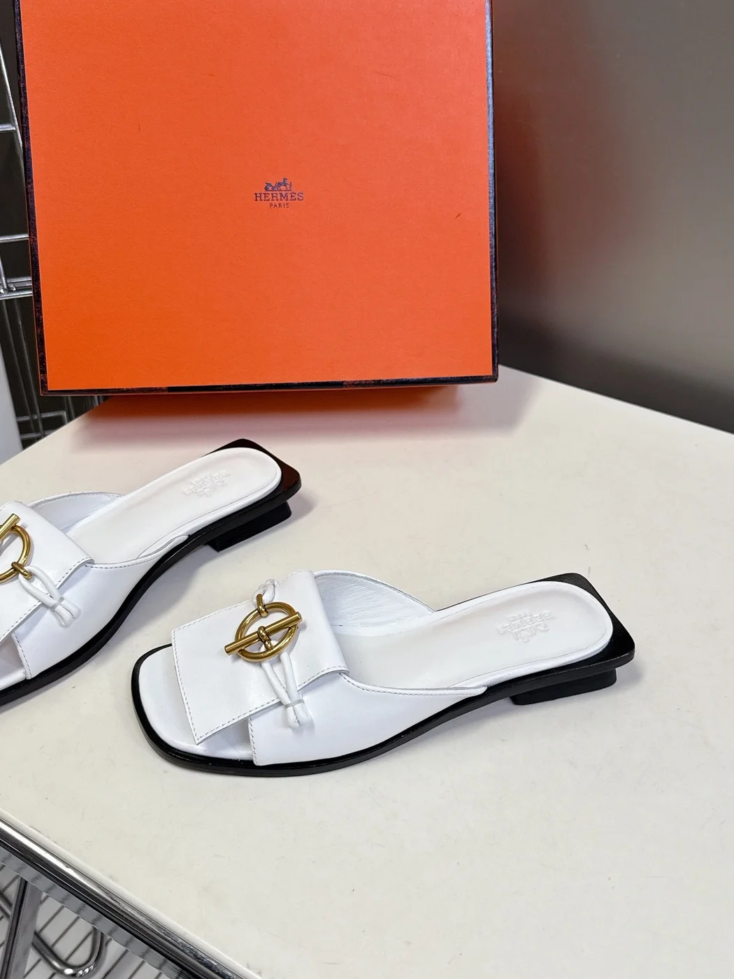 Hermès Women White Leather Mules product view 3