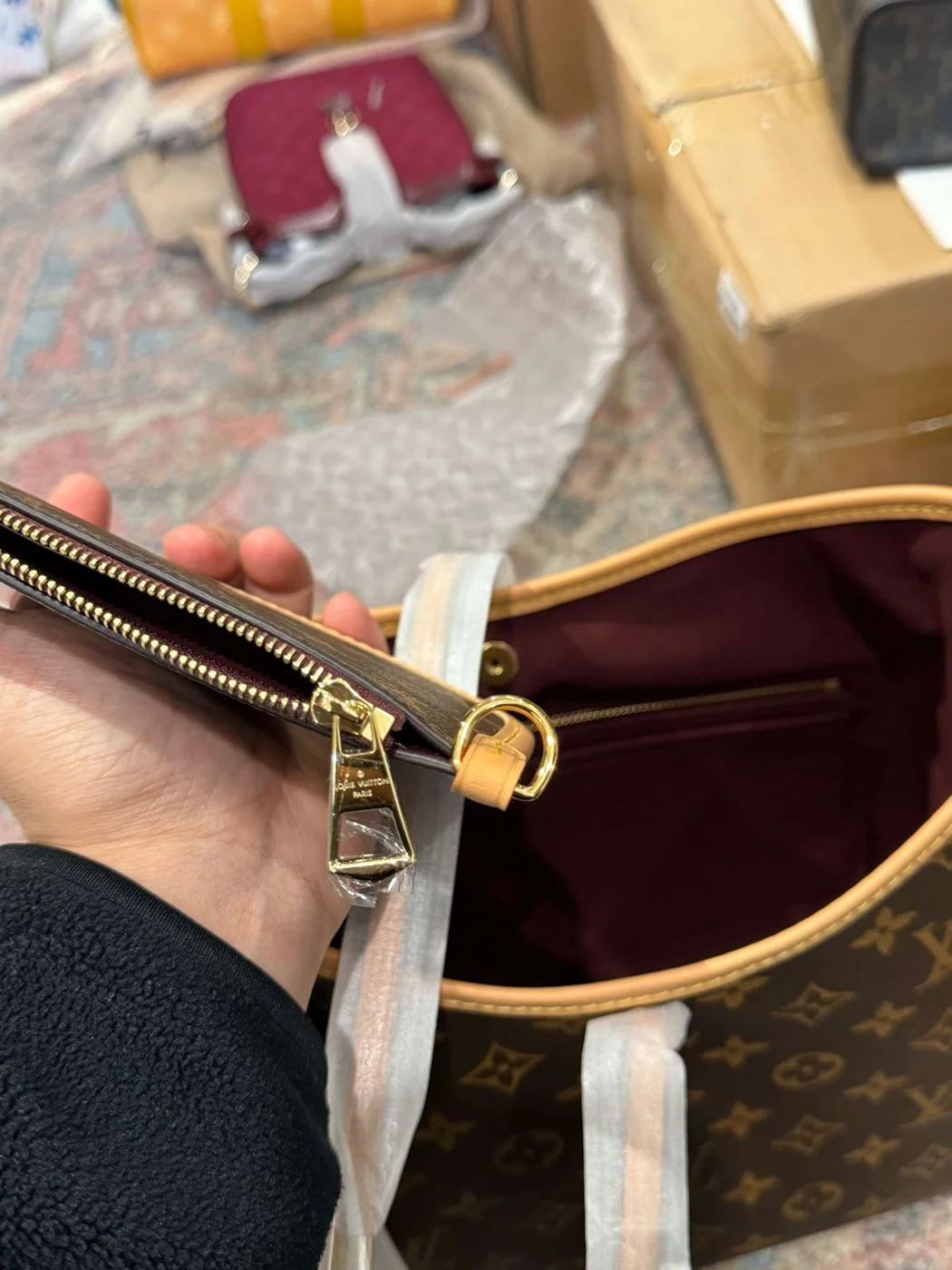Louis Vuitton Handbags Louis Vuitton Carry All MM Monogram Brown Color 39x30x15cm product view 7