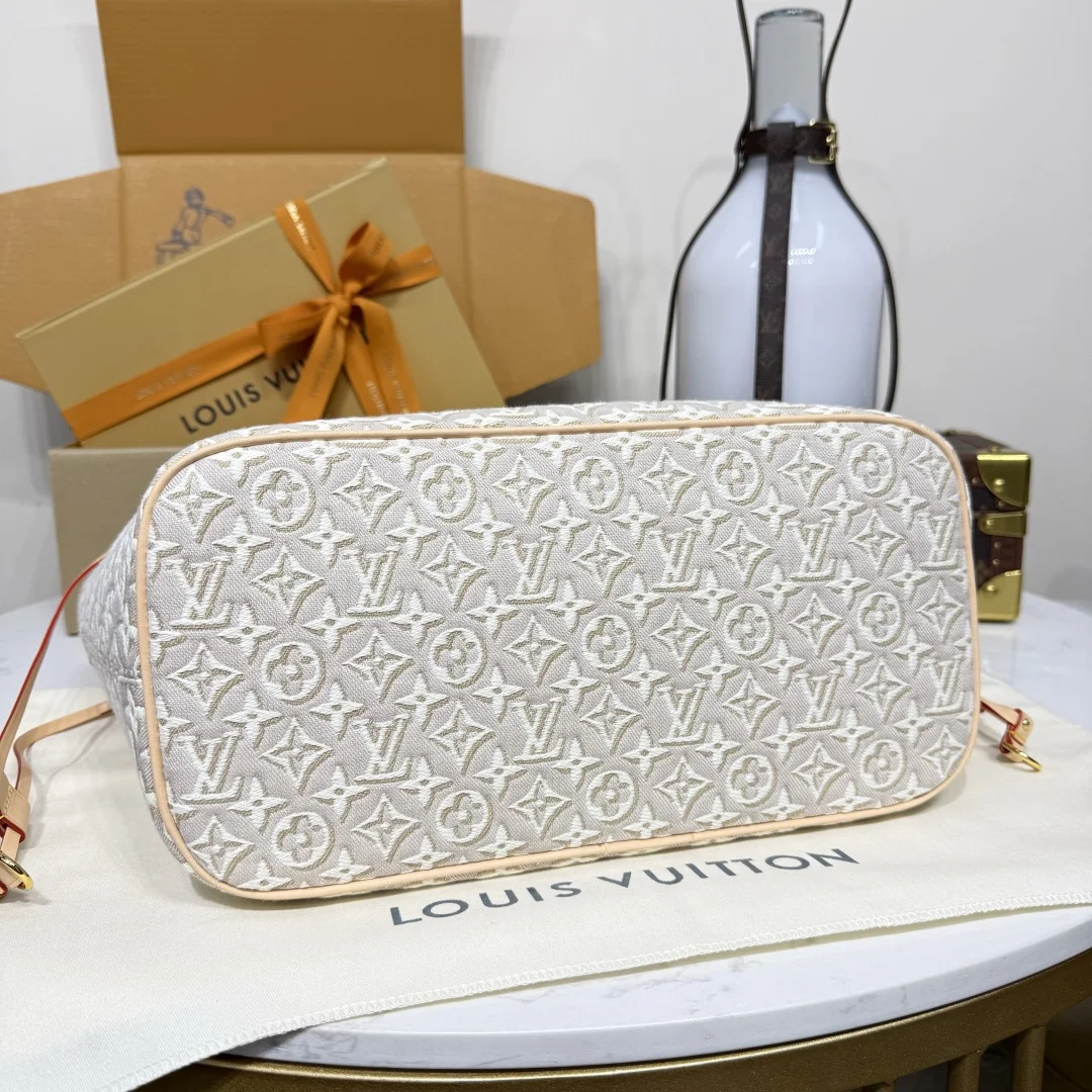 Louis Vuitton Neverfull MM Pre-Fall 2026 collection Bag product view 2
